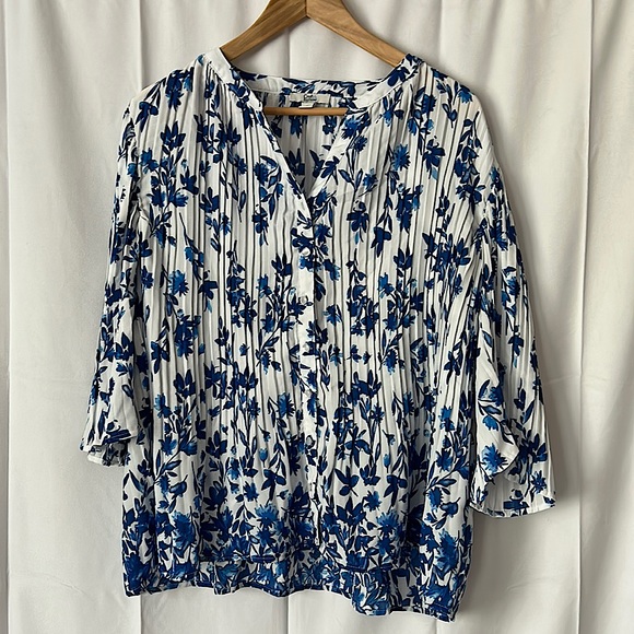 Croft & Barrow Dreamy Pleated Floral 3/4 Flutter Sleeve Shirt Top **Size PL** - Picture 1 of 5